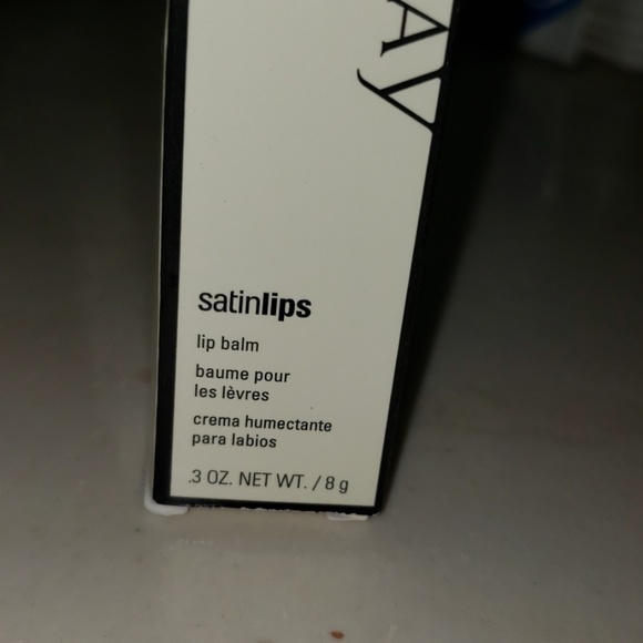 Makeup - Picture 2 of 2